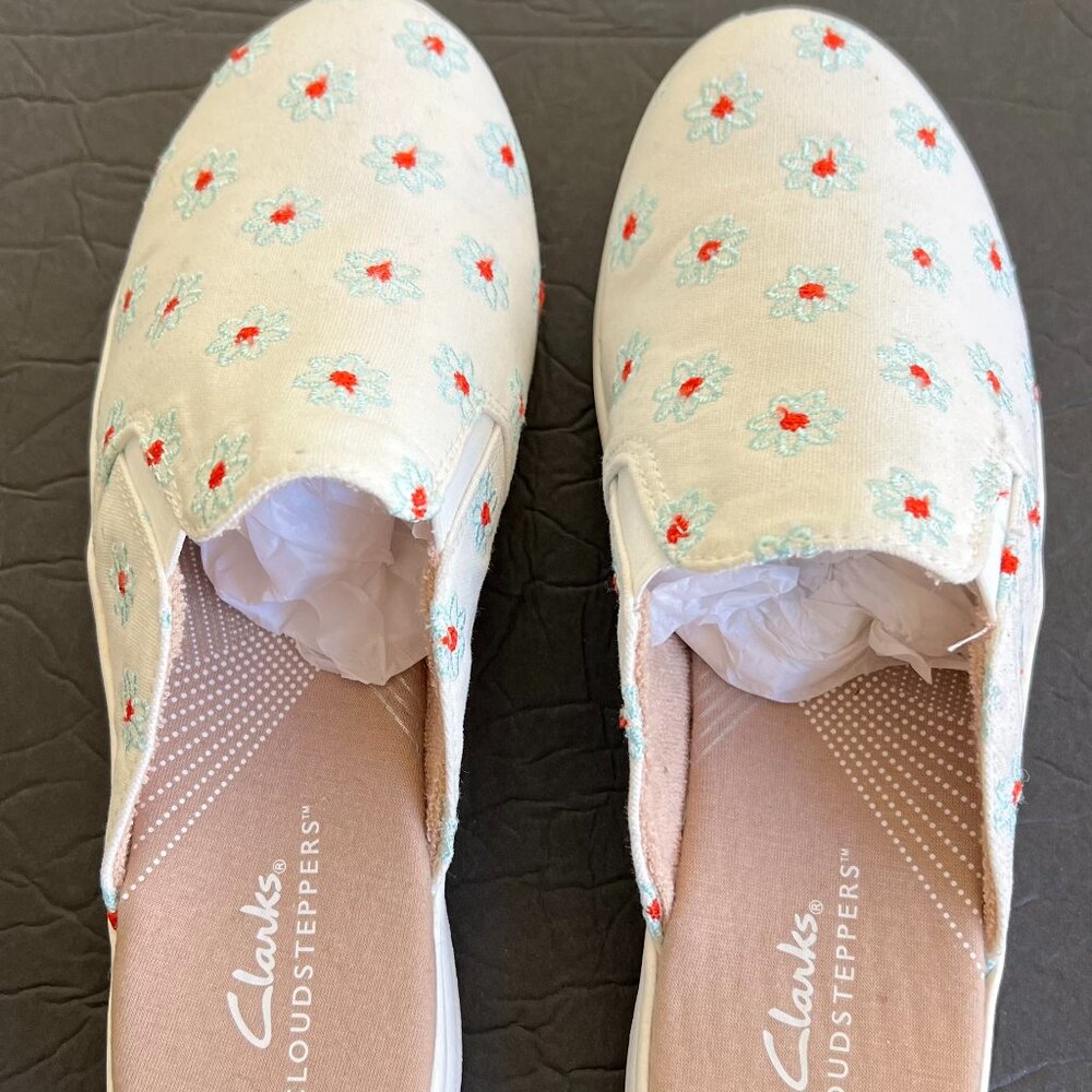 NEW Women's fine canvas Clark's Mules / sandals